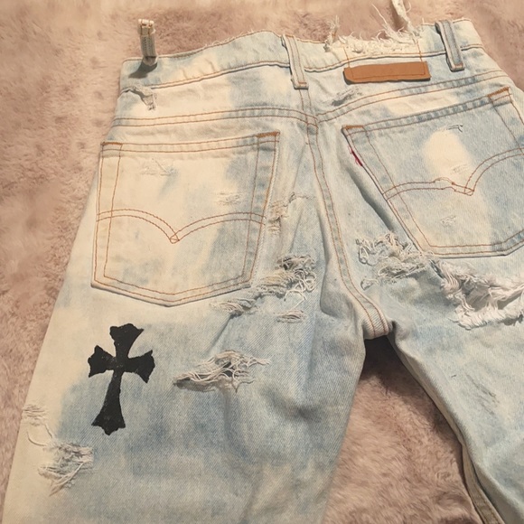 ✨bleached denim Levi’s jeans with black painted crosses✨ - Picture 8 of 8